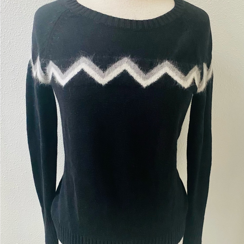 Black Chevron design ‘Caslon’ Pullover Sweater